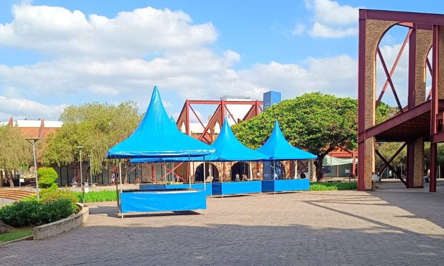 Barraca montada para opera&ccedil;&atilde;o de evento