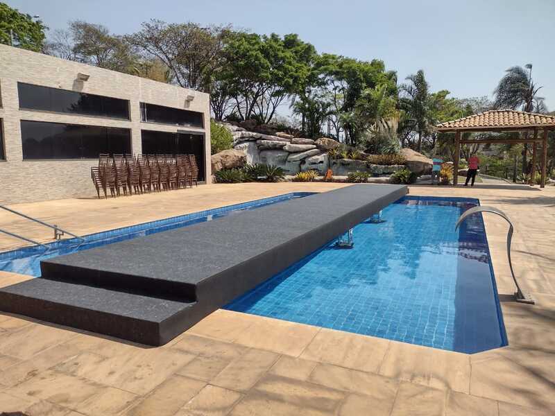 Piso modular instalado para evento