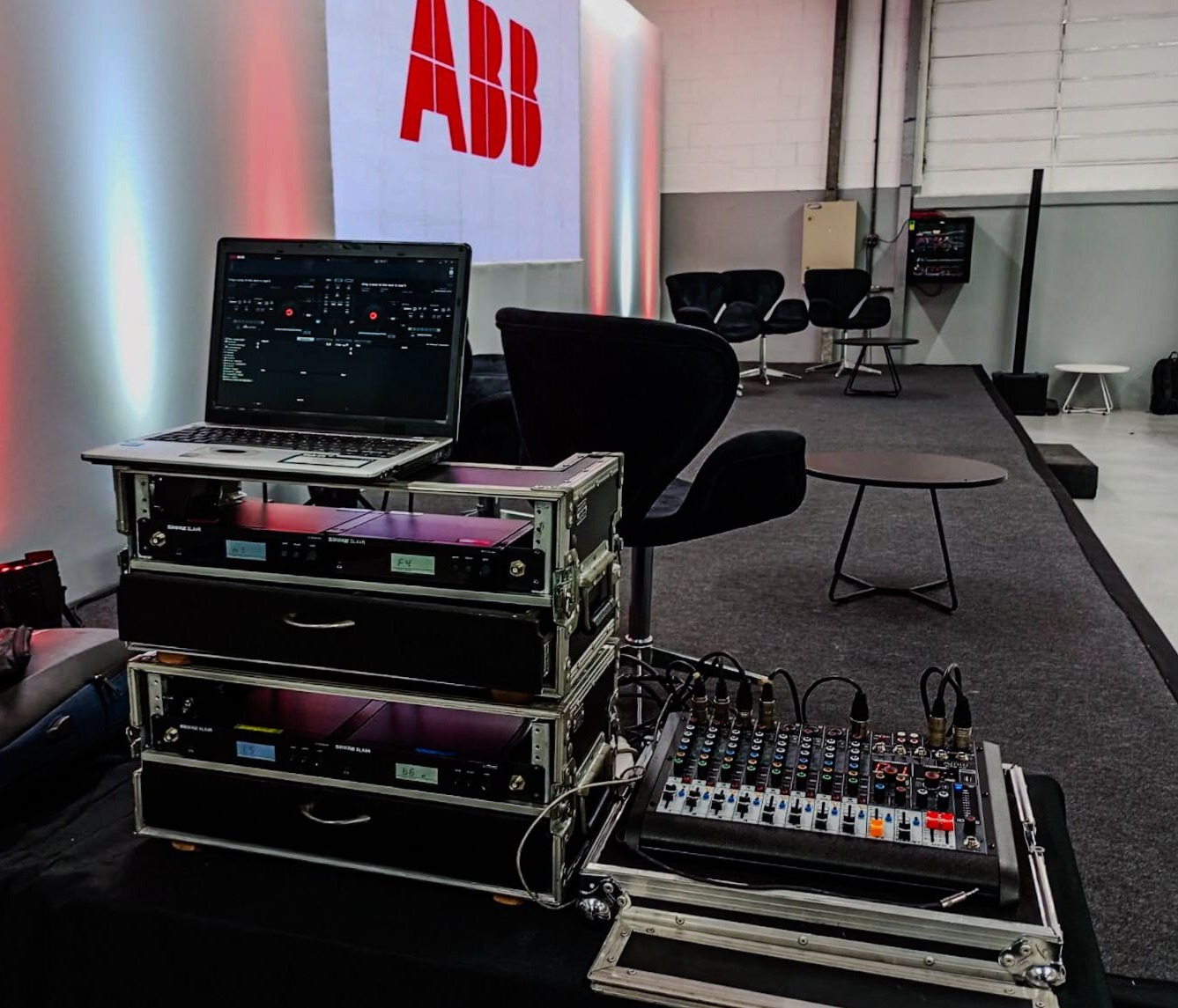 Equipamentos de sonorização em operação