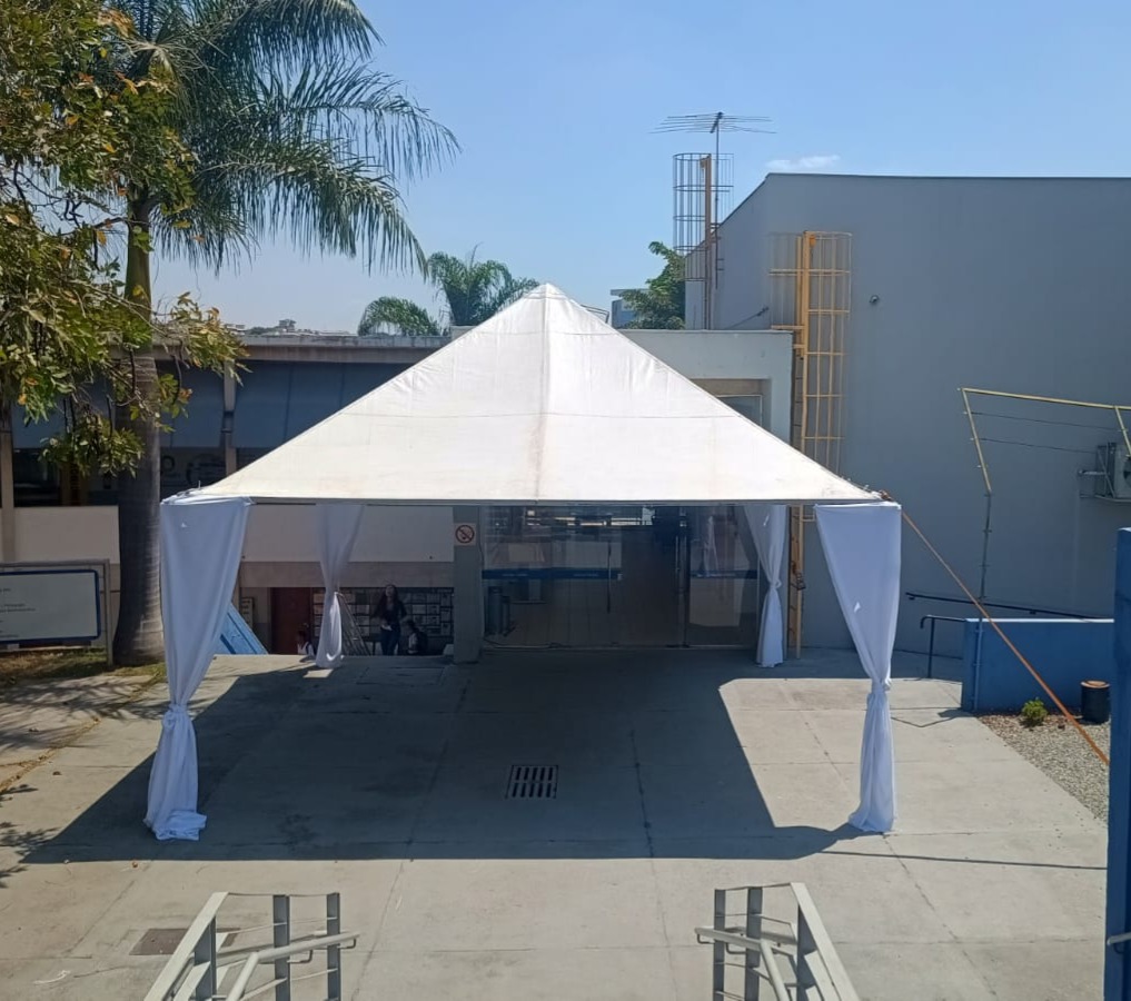 Tenda para apoio operacional em evento